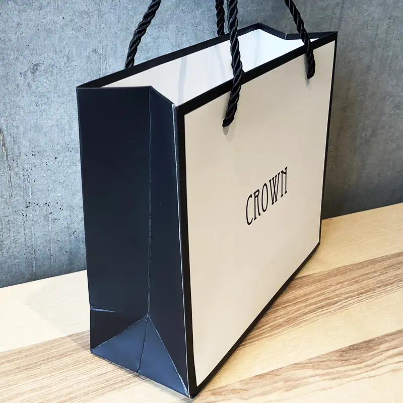 シンプルで印象的なアパレルのショッパーバッグのご紹介 バッグファクトリー