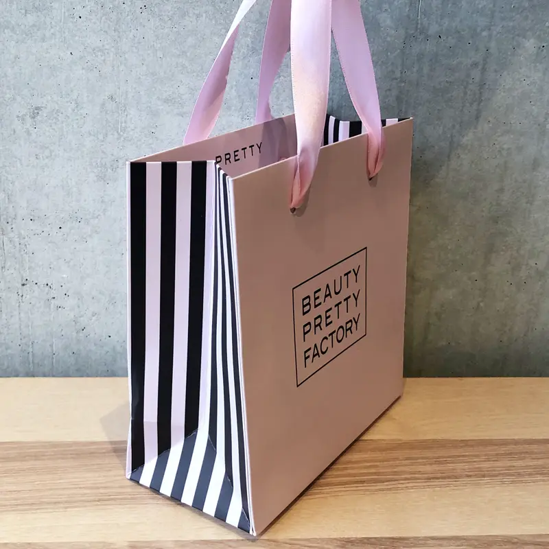 ピンクと黒の色合いが可愛い コスメ系の紙袋 紙袋オリジナル製作 バッグファクトリー